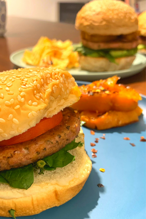 BURGER DE ATÚN & CAMOTE ROSTIZADO