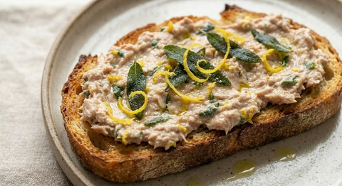 Atún en mantequilla con salvia fresca y limón amarillo